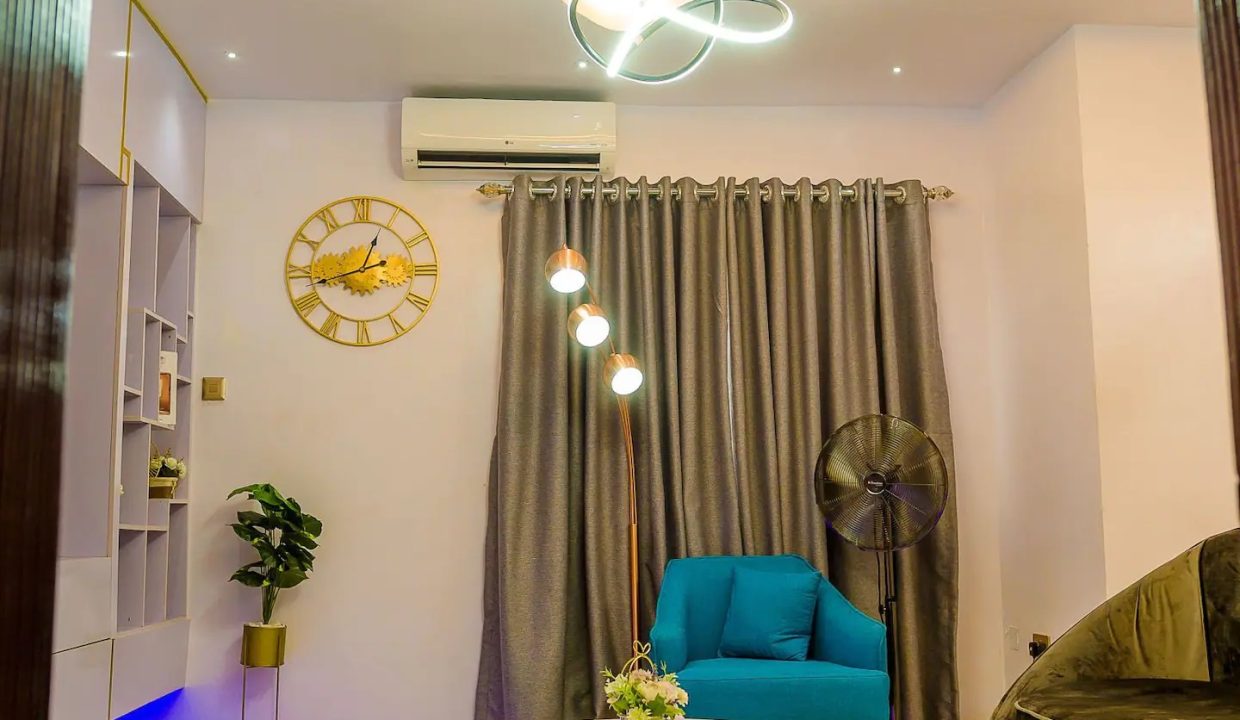 Shortleters Sig1 Living Room From Door View